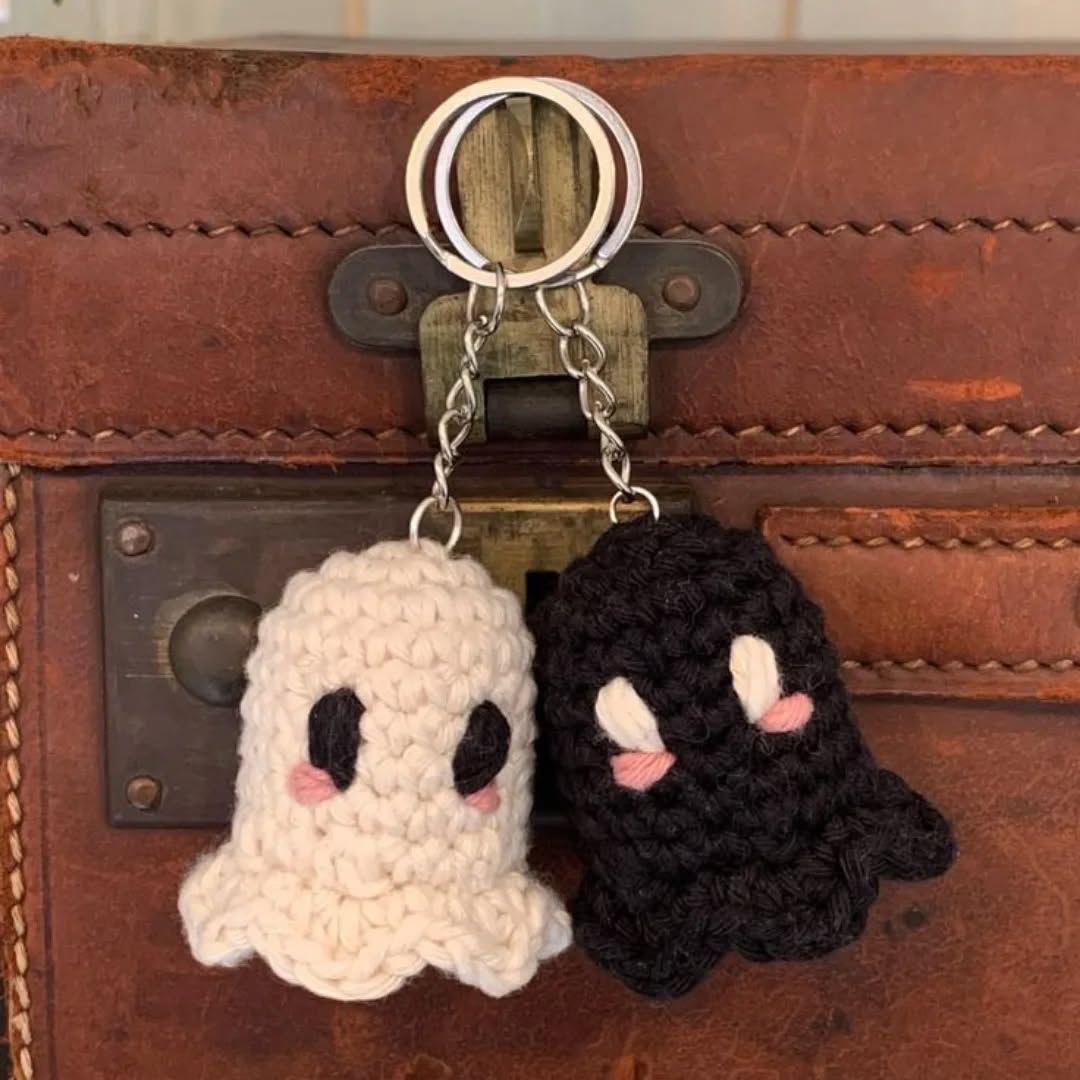 Ghost couple keychain - Image 1