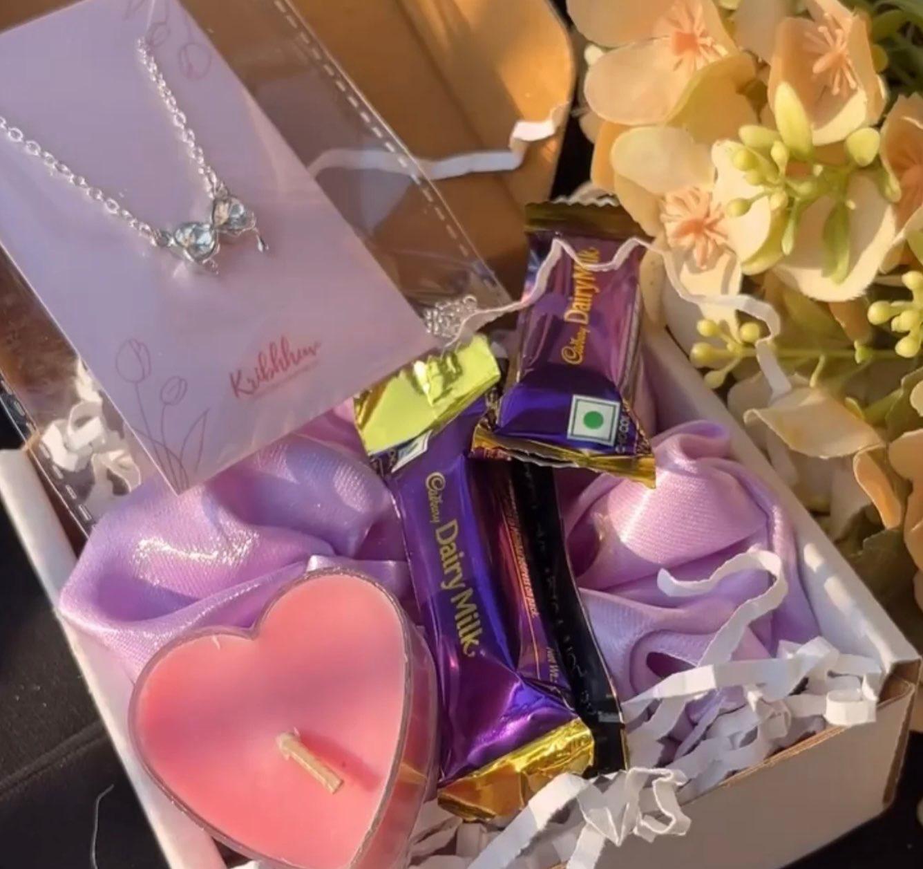 Affordable gift box for her - Image 1