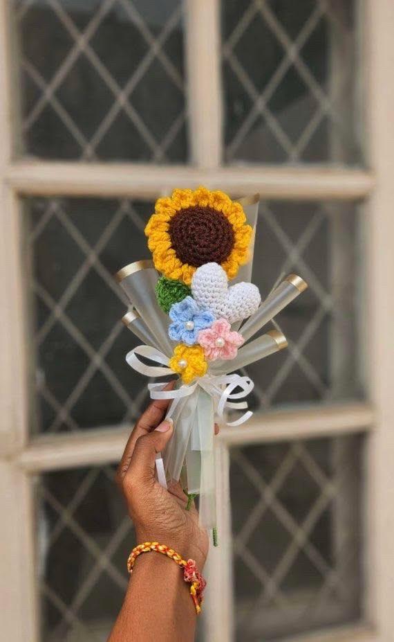 Mini sunfower heart bouquet - Image 1